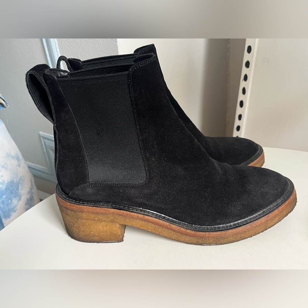 Dries Van Noten Chelsea suede ankle boots. Size 38 1/2